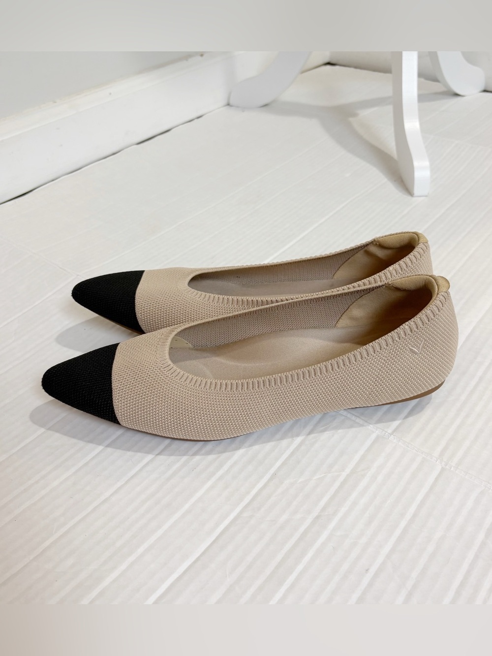 Vivaia Pointed-Toe Ballet Flats (Aria 5°) Almond and Black Size 9 or 9.5 EU 40.5